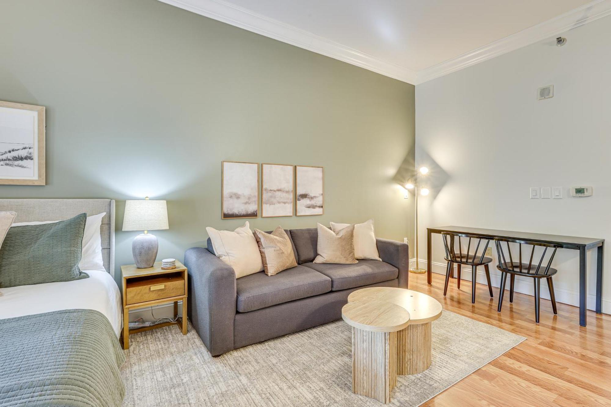 Apartment Charming Retreat On Vegas With Pool Access! Las Vegas