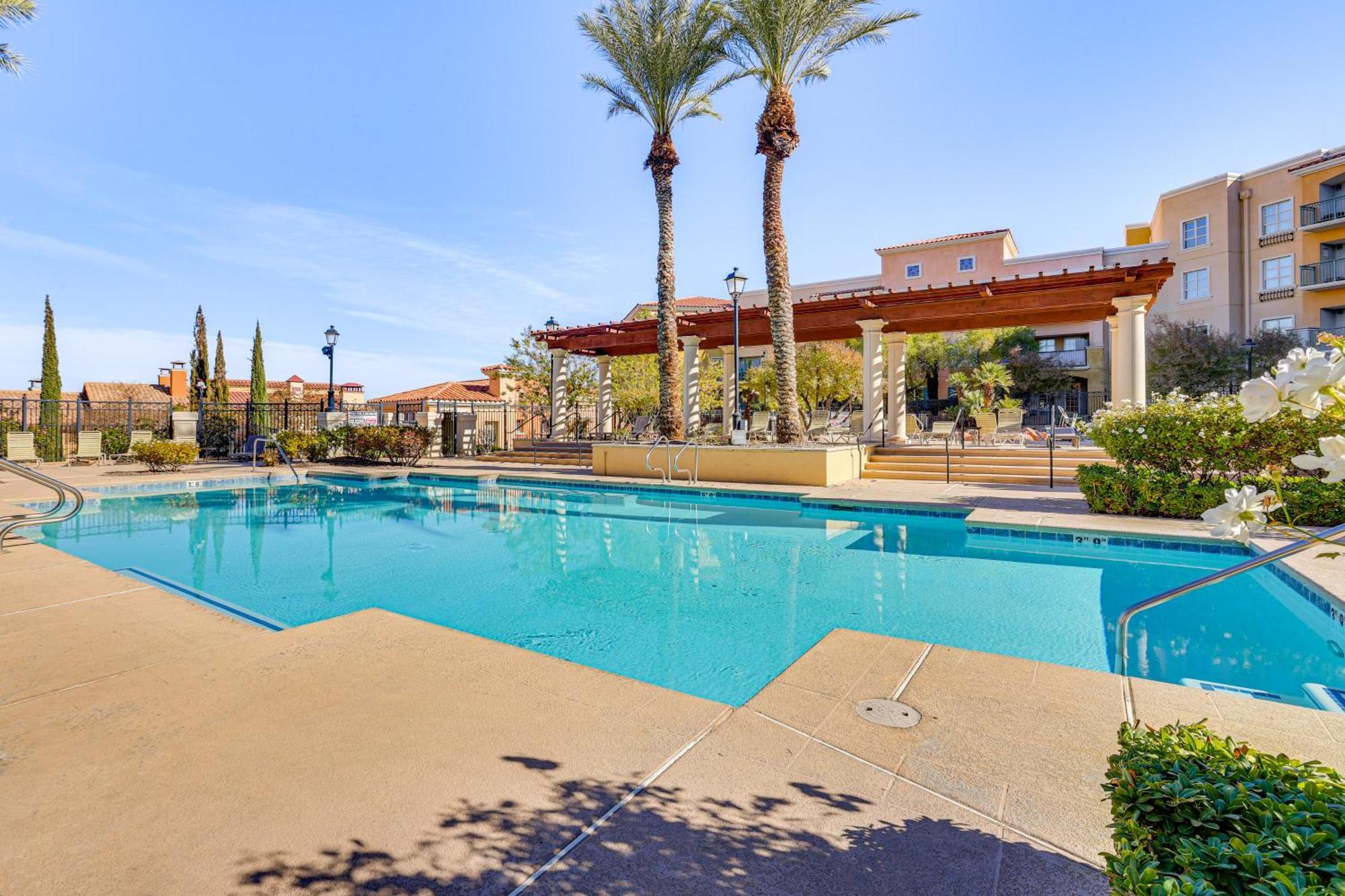Apartment Charming Retreat On Vegas With Pool Access! Las Vegas