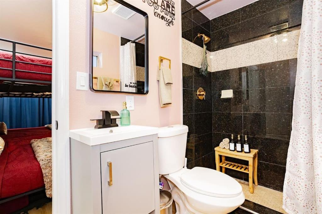 Star Unit 5- New Downtown Haven Boutique Vegas Oasis