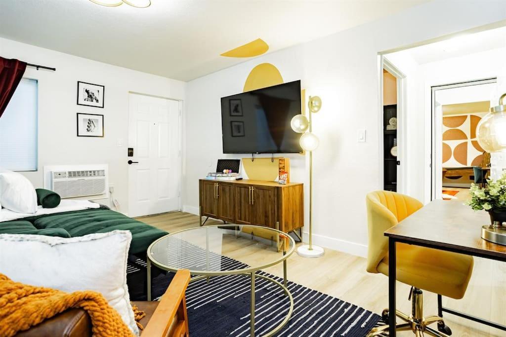 Star Unit 4- Premier Downtown Luxury 1br Private Oasis Las Vegas