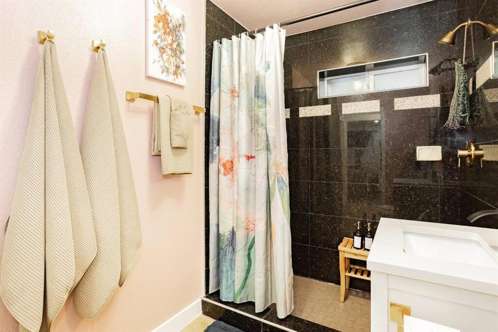 Holiday home Star Unit 4- Premier Downtown Luxury 1br Private Oasis *
