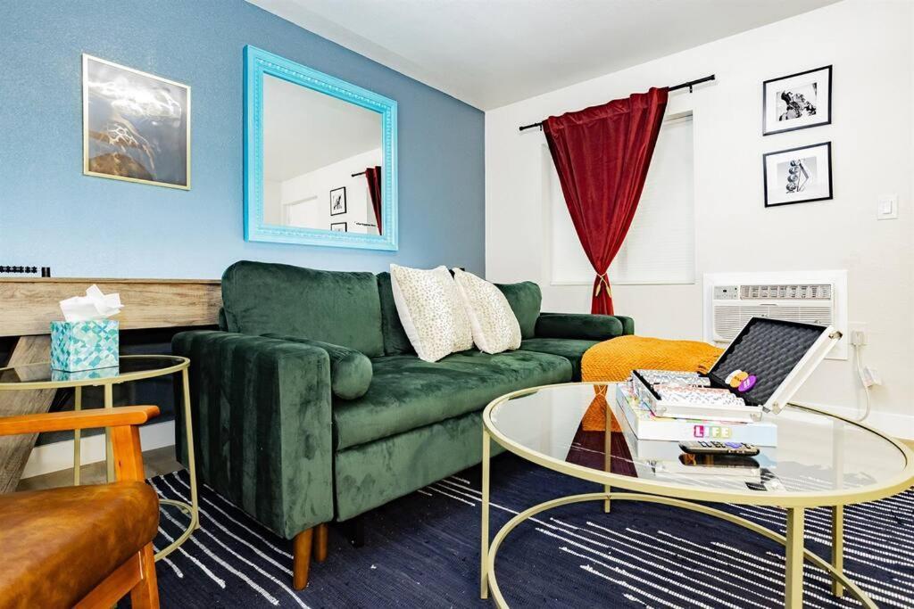 Star Unit 4- Premier Downtown Luxury 1br Private Oasis Holiday home