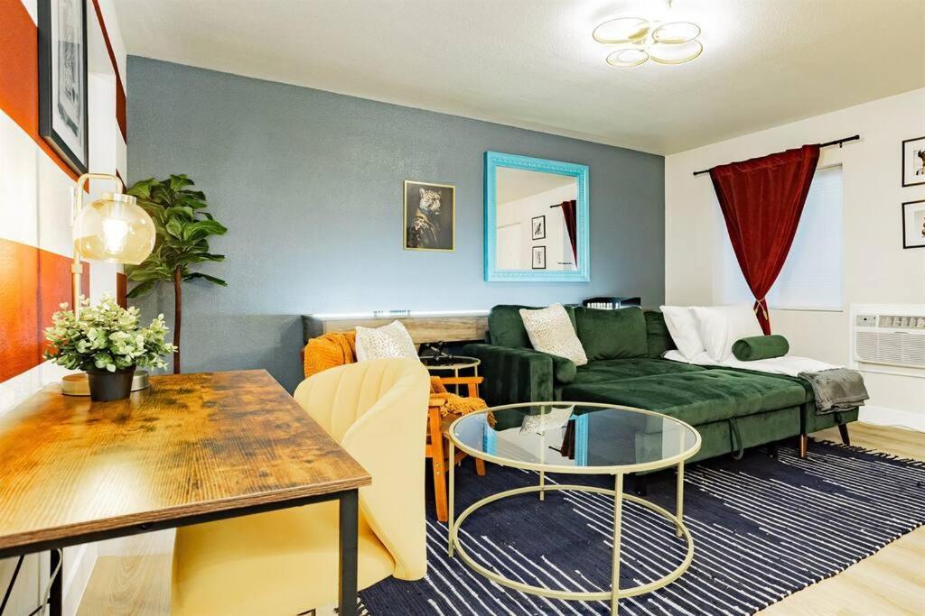 Star Unit 4- Premier Downtown Luxury 1br Private Oasis Holiday home *