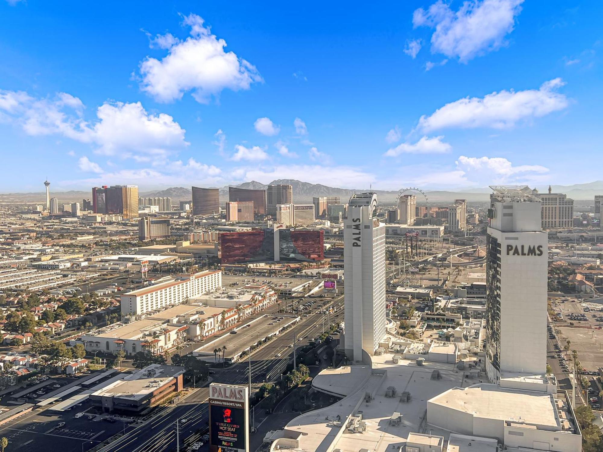 52nd Floor Modern Luxury Studio Strip View Apartment Las Vegas