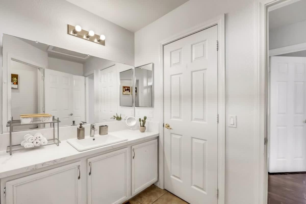 Holiday home The Designer House With Heated Pool And 10 Min To Strip Great For Family Las Vegas