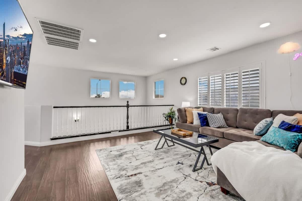 Holiday home The Designer House With Heated Pool And 10 Min To Strip Great For Family Las Vegas