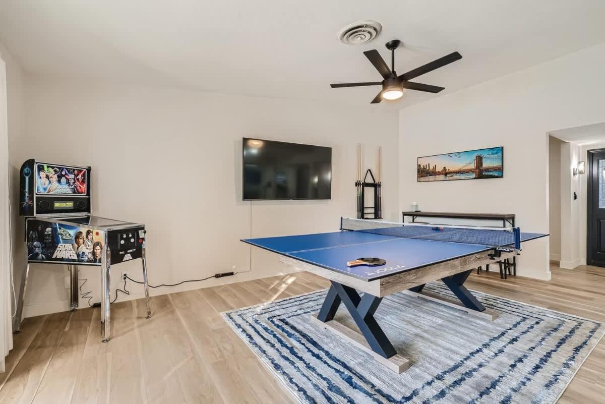 Heated Pool Modern Ranch 10 Min To Strip Holiday home