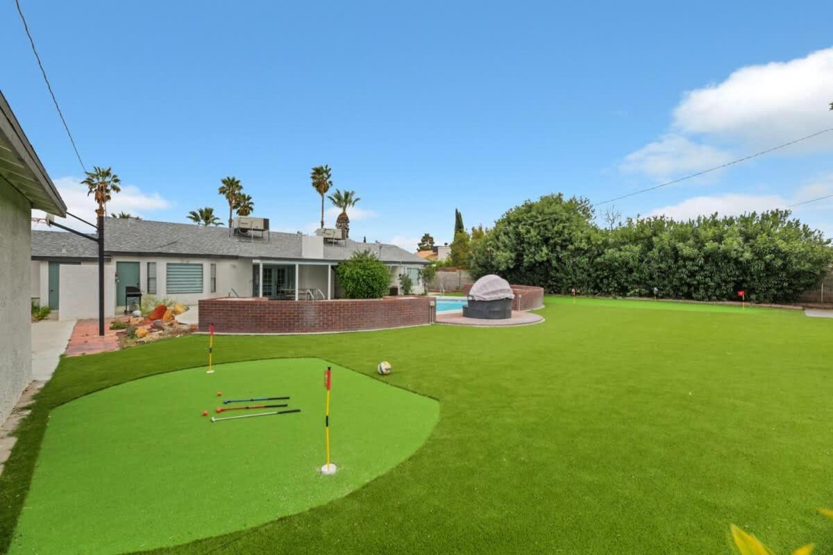 Heated Pool Modern Ranch 10 Min To Strip Holiday home Las Vegas