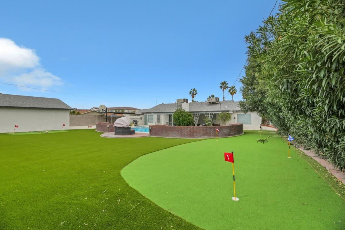 Heated Pool Modern Ranch 10 Min To Strip Holiday home Las Vegas