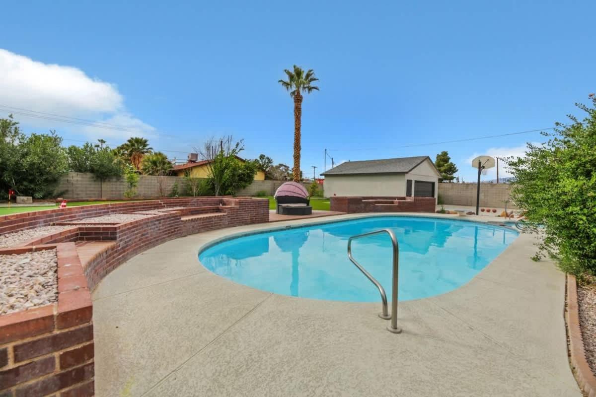 Heated Pool Modern Ranch 10 Min To Strip Holiday home