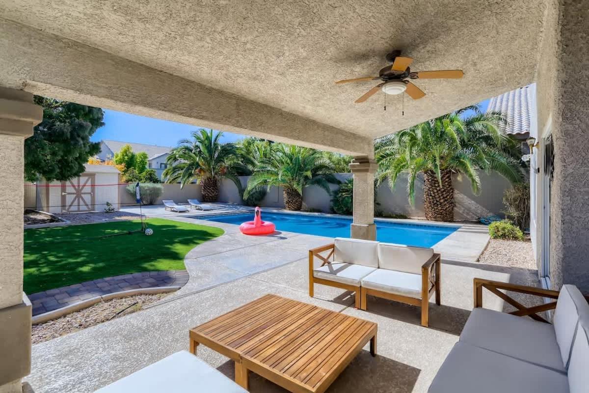 Spacious Luxury Desert Retreat With Heated Pool Putt Putt And A Playground For Family Holiday home Las Vegas