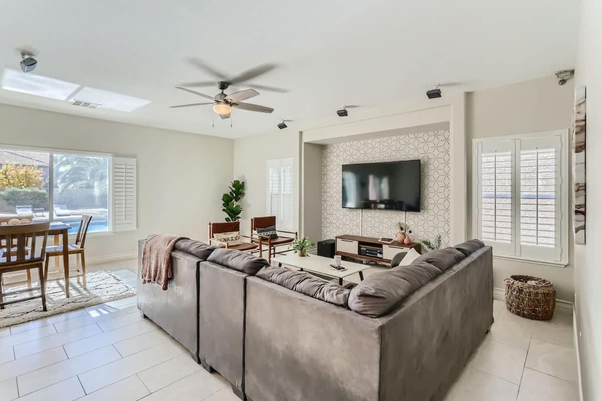 Spacious Luxury Desert Retreat With Heated Pool Putt Putt And A Playground For Family Holiday home