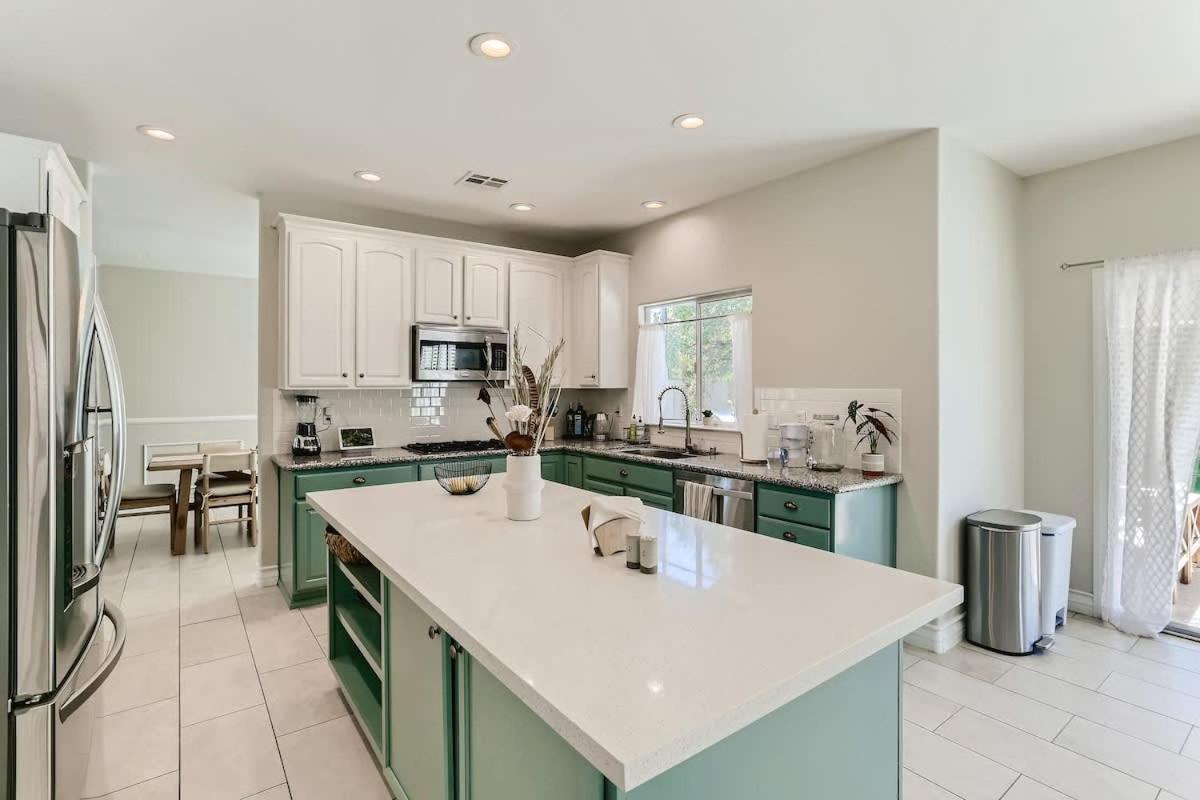 Spacious Luxury Desert Retreat With Heated Pool Putt Putt And A Playground For Family * Las Vegas
