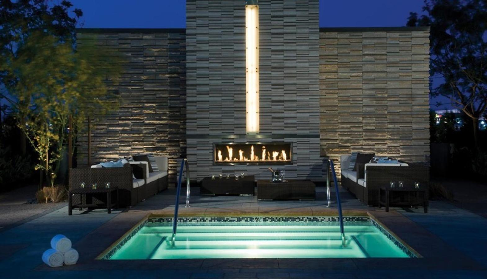 Strip Views Balcony No Fee Holiday home Las Vegas