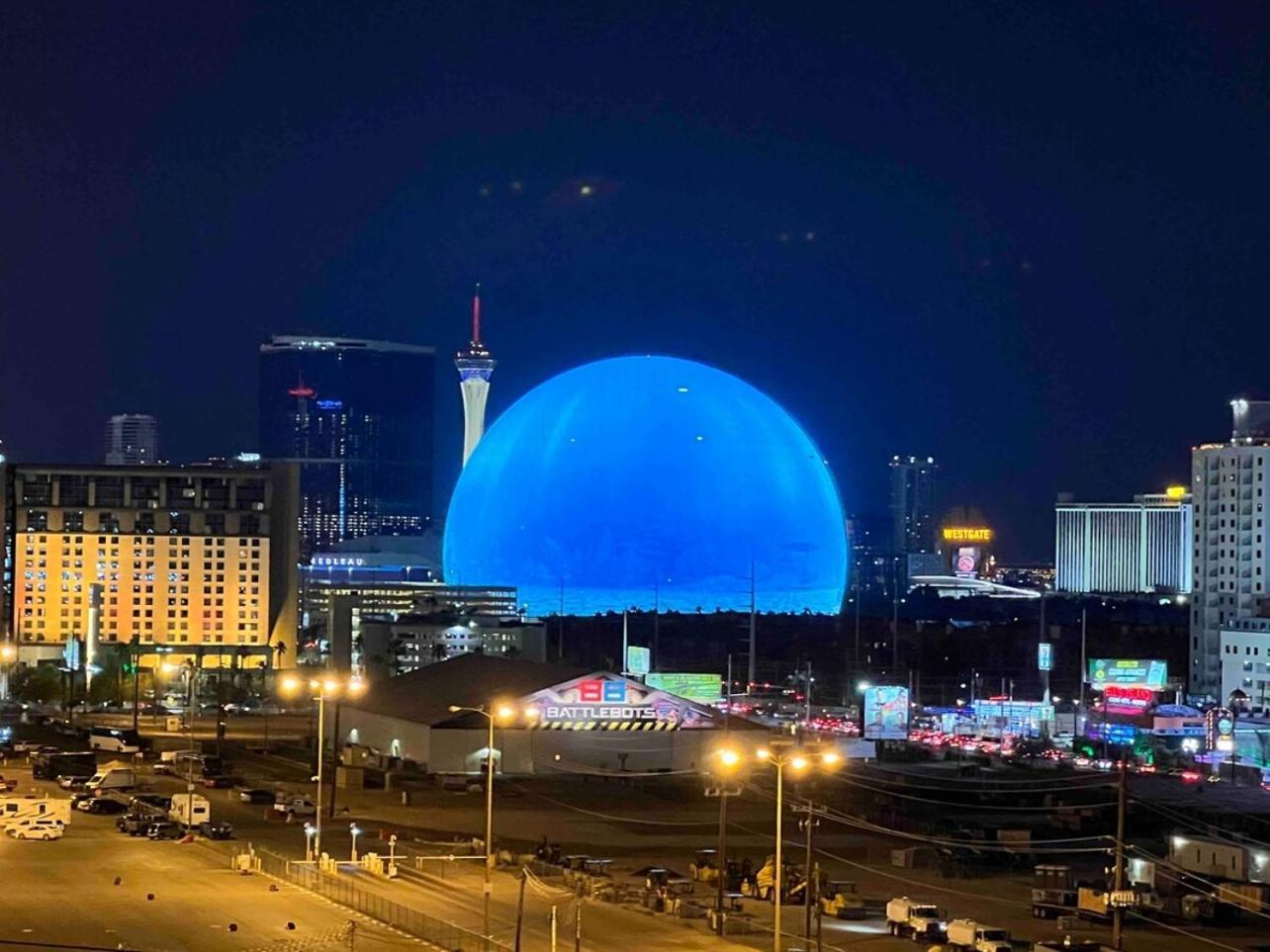 Mgm Balcony Strip Sphere And F1 Race Views * Las Vegas