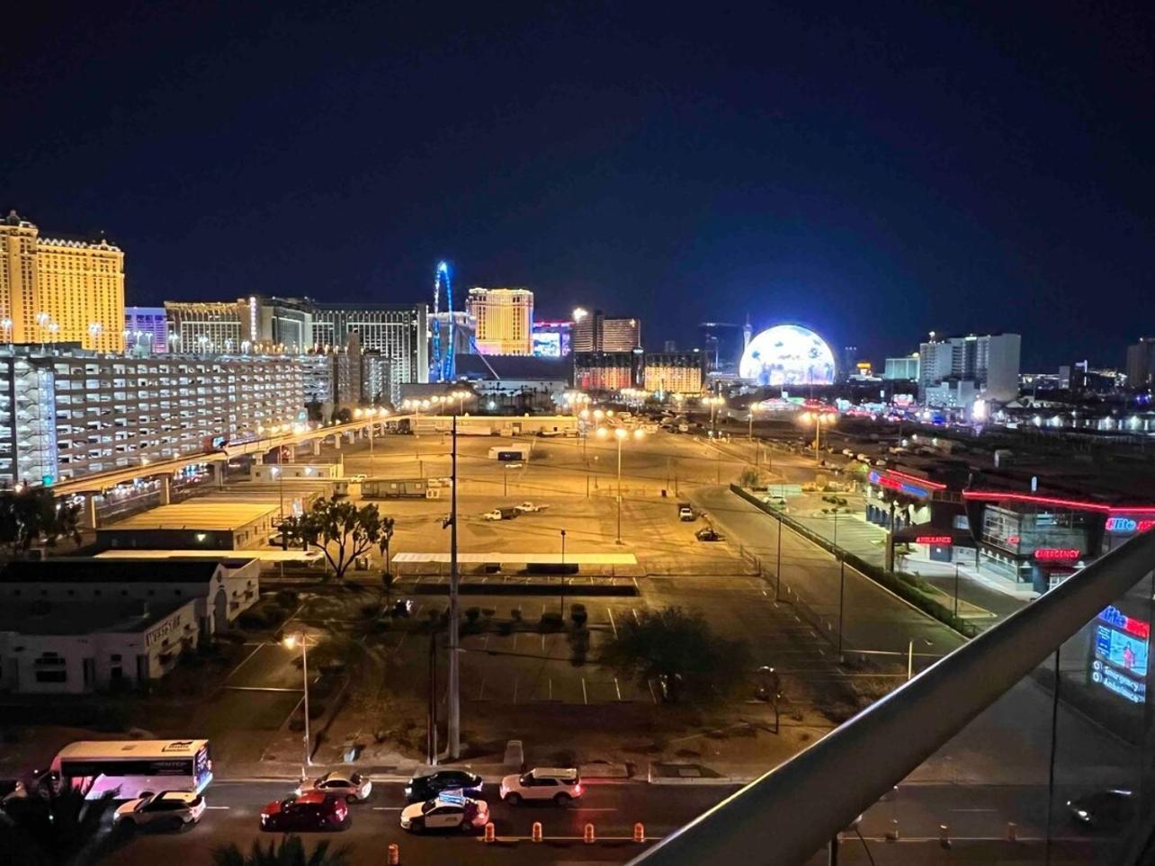Mgm Balcony Strip Sphere And F1 Race Views Ferienhaus