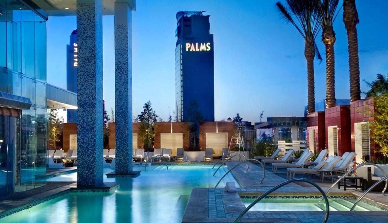 Strip Views Balcony No Fee *