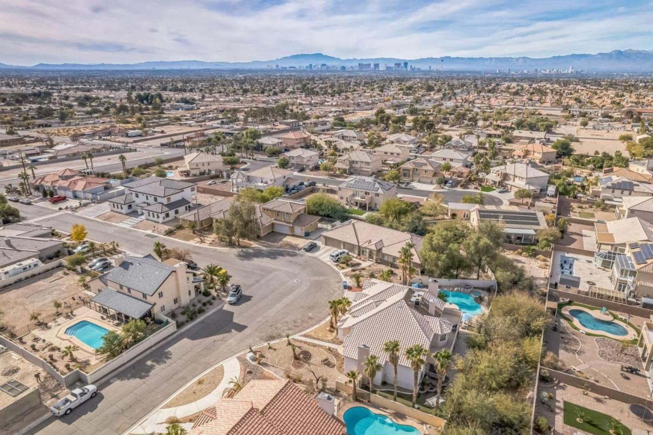 466 Massive 5 Bedroom Close To The Strip Holiday home Las Vegas