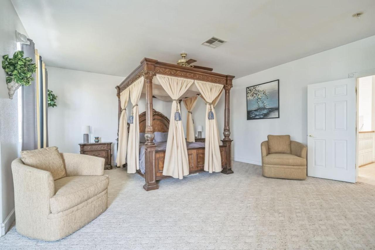 466 Massive 5 Bedroom Close To The Strip Holiday home Las Vegas