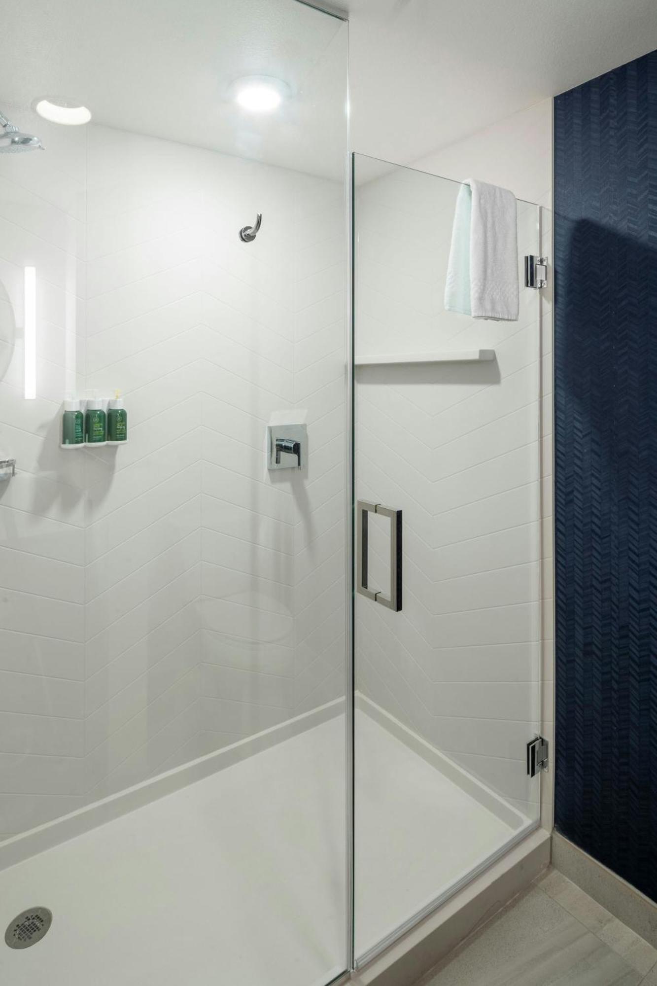 Fairfield & Vegas Northwest Hotel 3*