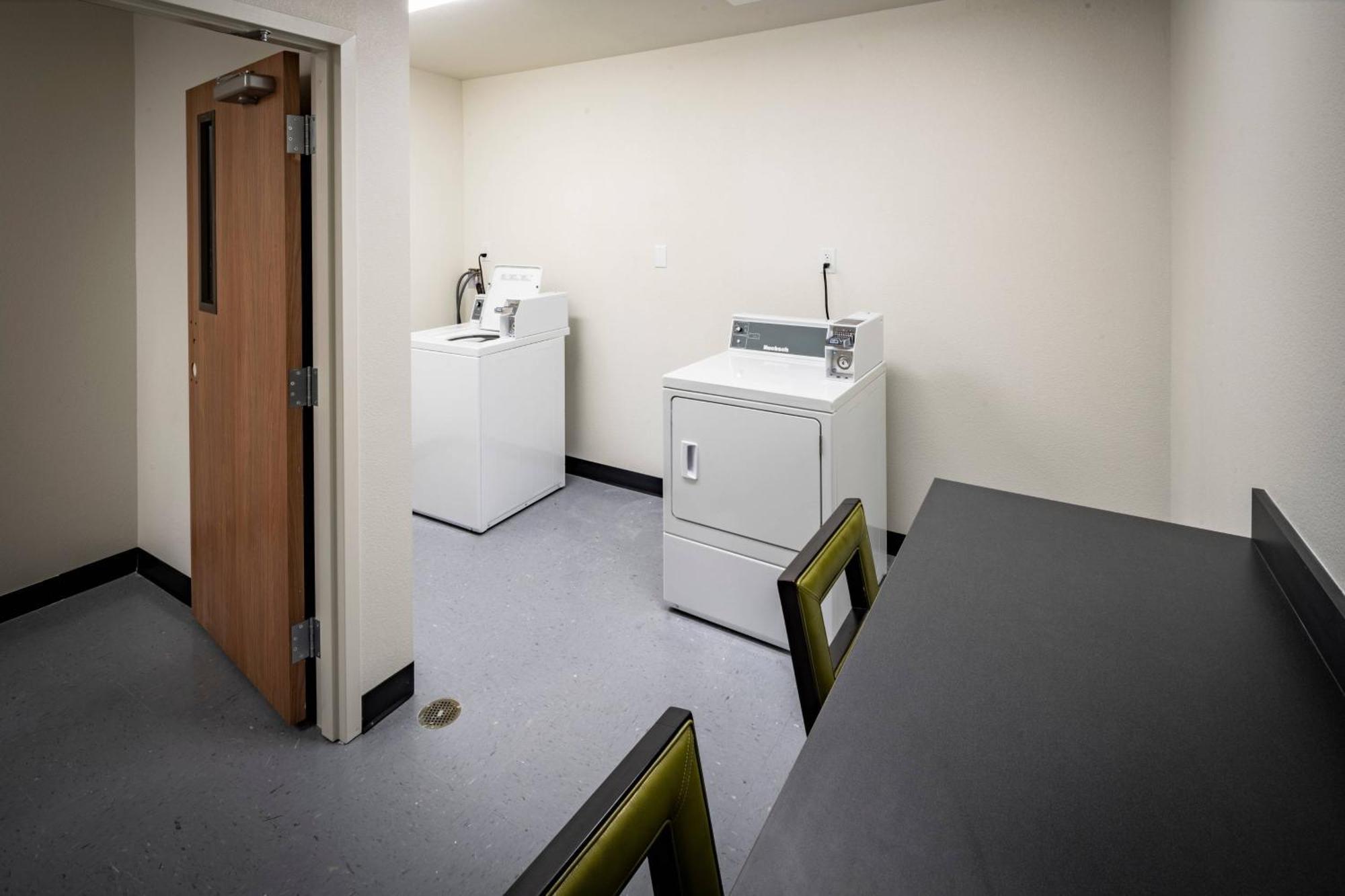 Fairfield & Vegas Northwest Hotel 3*