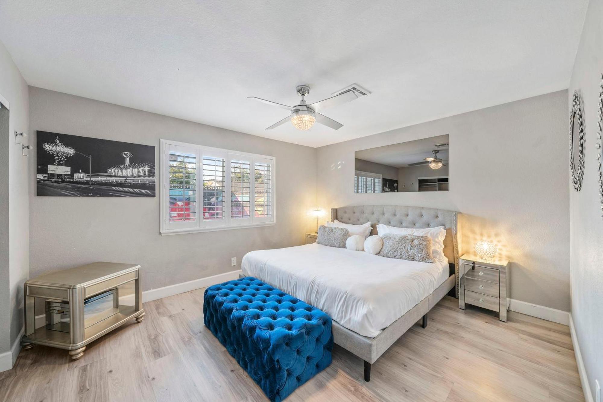 Modern Retreat Close To Lv Strip Holiday home *