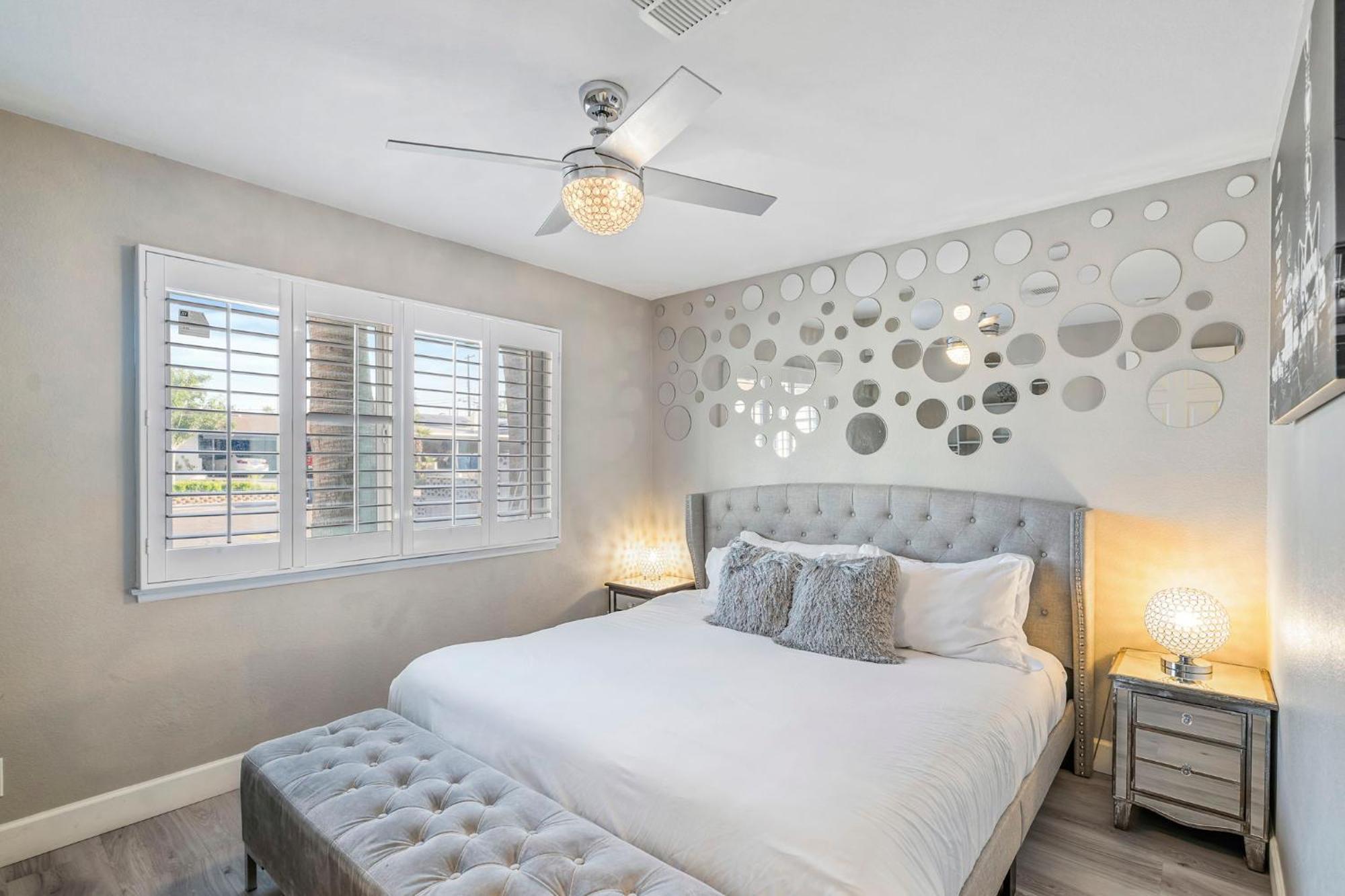 Modern Retreat Close To Lv Strip Holiday home Las Vegas