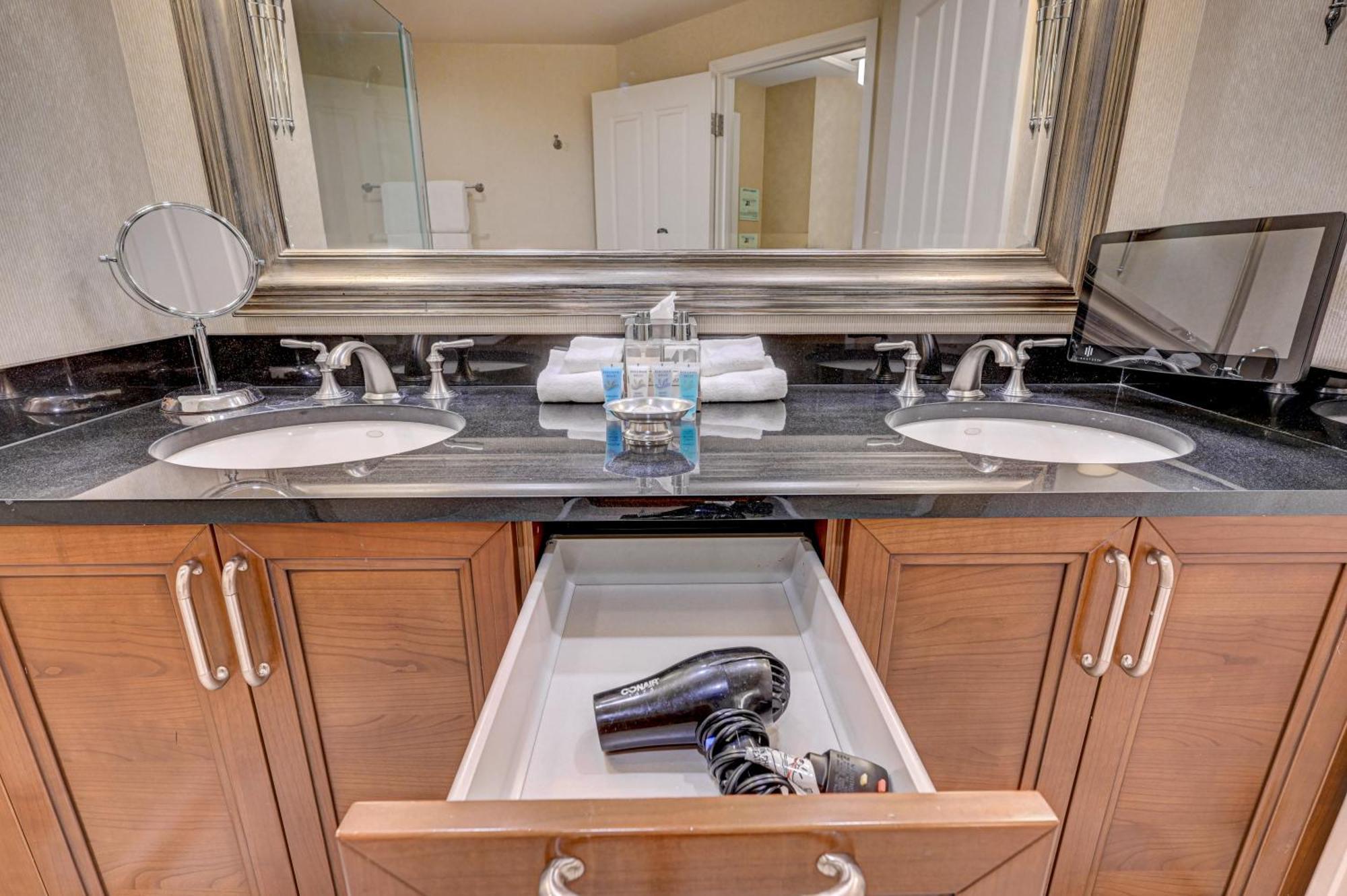 Penthouse Mgm Signature Vegas No Fees, 1 Vehicle Free Valet Aparthotel