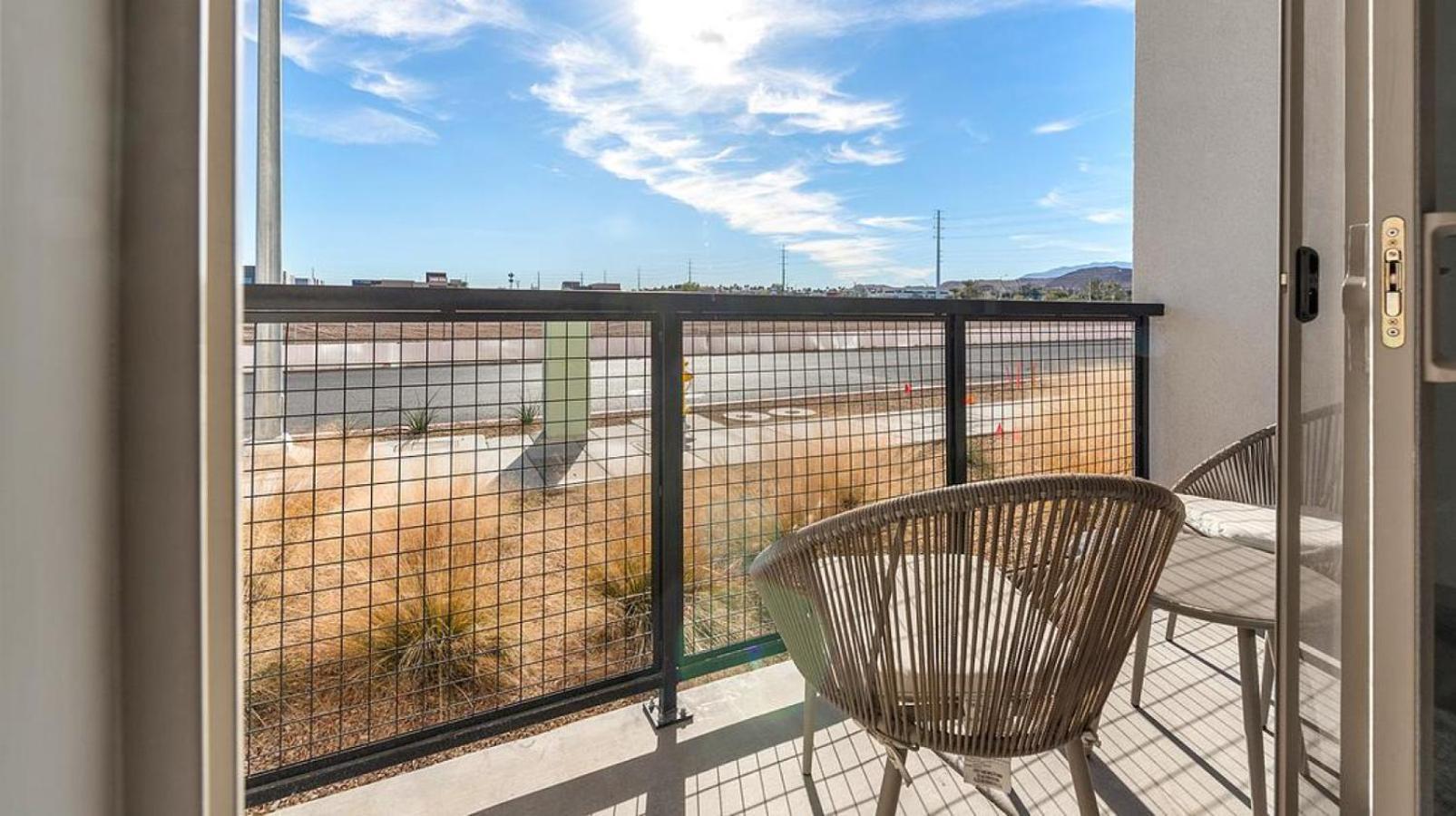 Landing At Vestra At Uncommons - 2 Bedrooms In Spring Valley Las Vegas