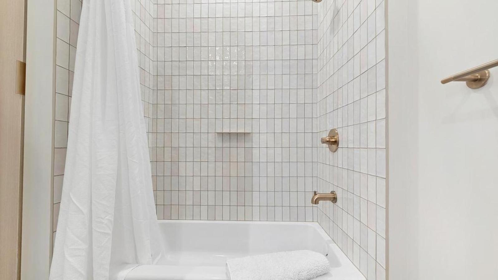 Landing At Vestra At Uncommons - 2 Bedrooms In Spring Valley