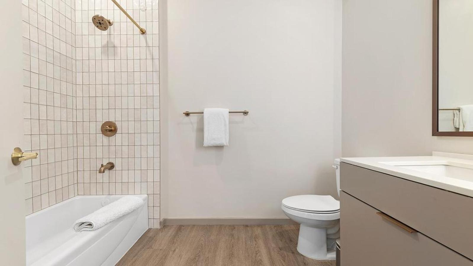 Landing At Vestra At Uncommons - 2 Bedrooms In Spring Valley Las Vegas