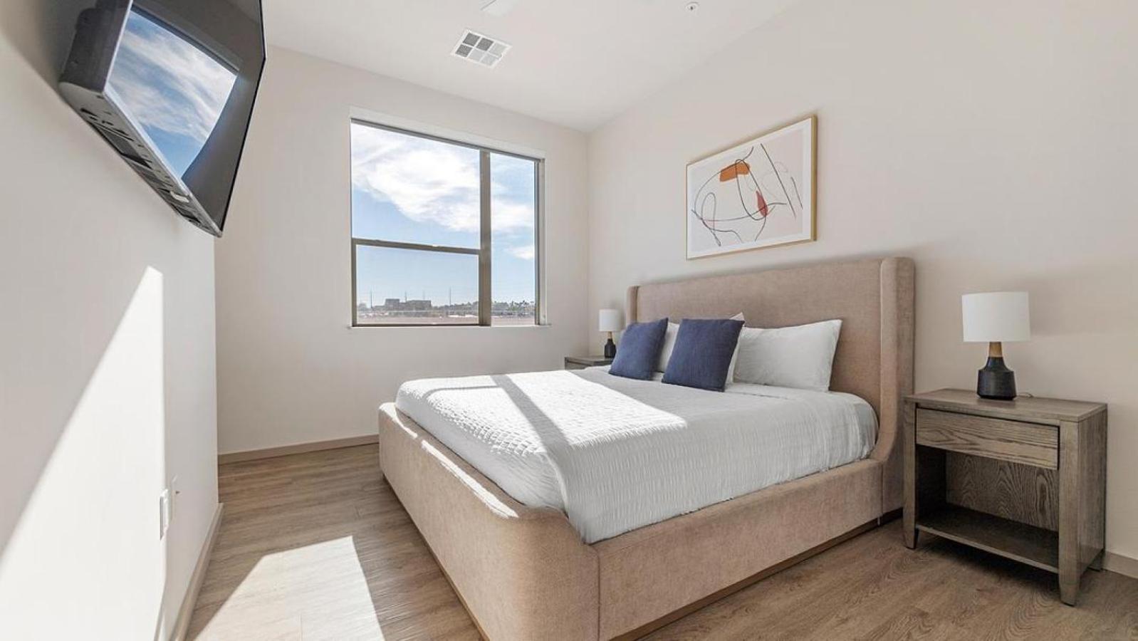 Landing At Vestra At Uncommons - 2 Bedrooms In Spring Valley Apartment