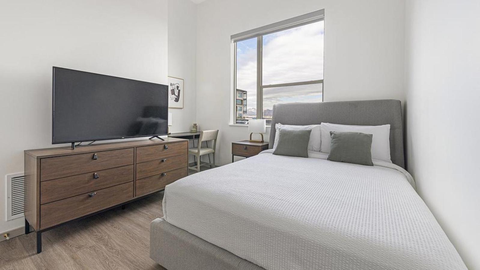 Landing At Vestra At Uncommons - 1 Bedroom In Spring Valley