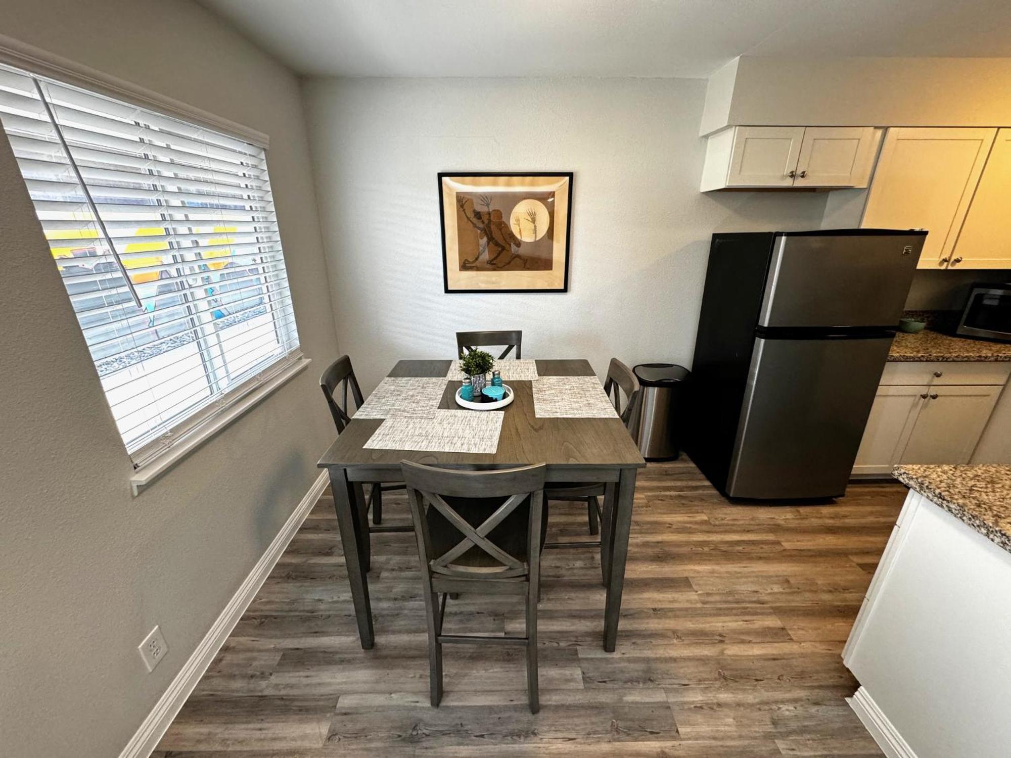 Downtown Walk Everywhere Turnkey Mid-century Fully Furnished & Renovated! Apartment