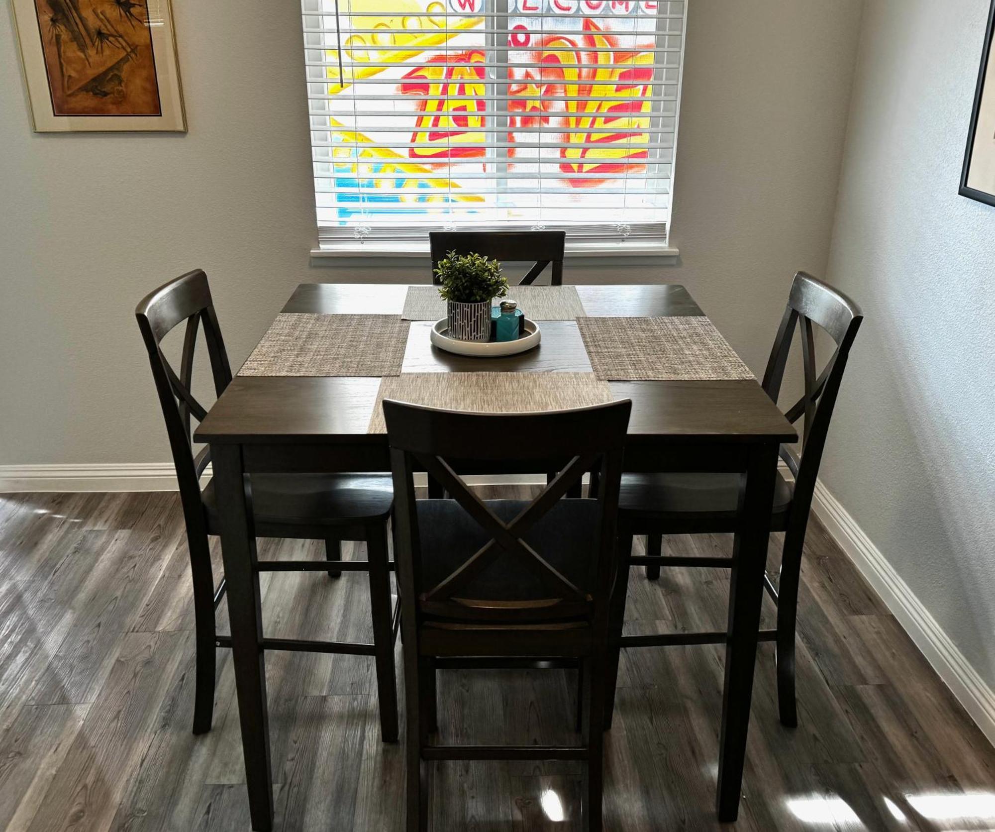 Downtown Walk Everywhere Turnkey Mid-century Fully Furnished & Renovated! Apartment *