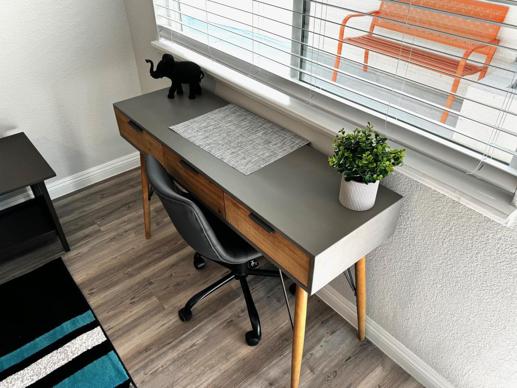 Downtown Walk Everywhere Turnkey Mid-century Fully Furnished & Renovated! Apartment
