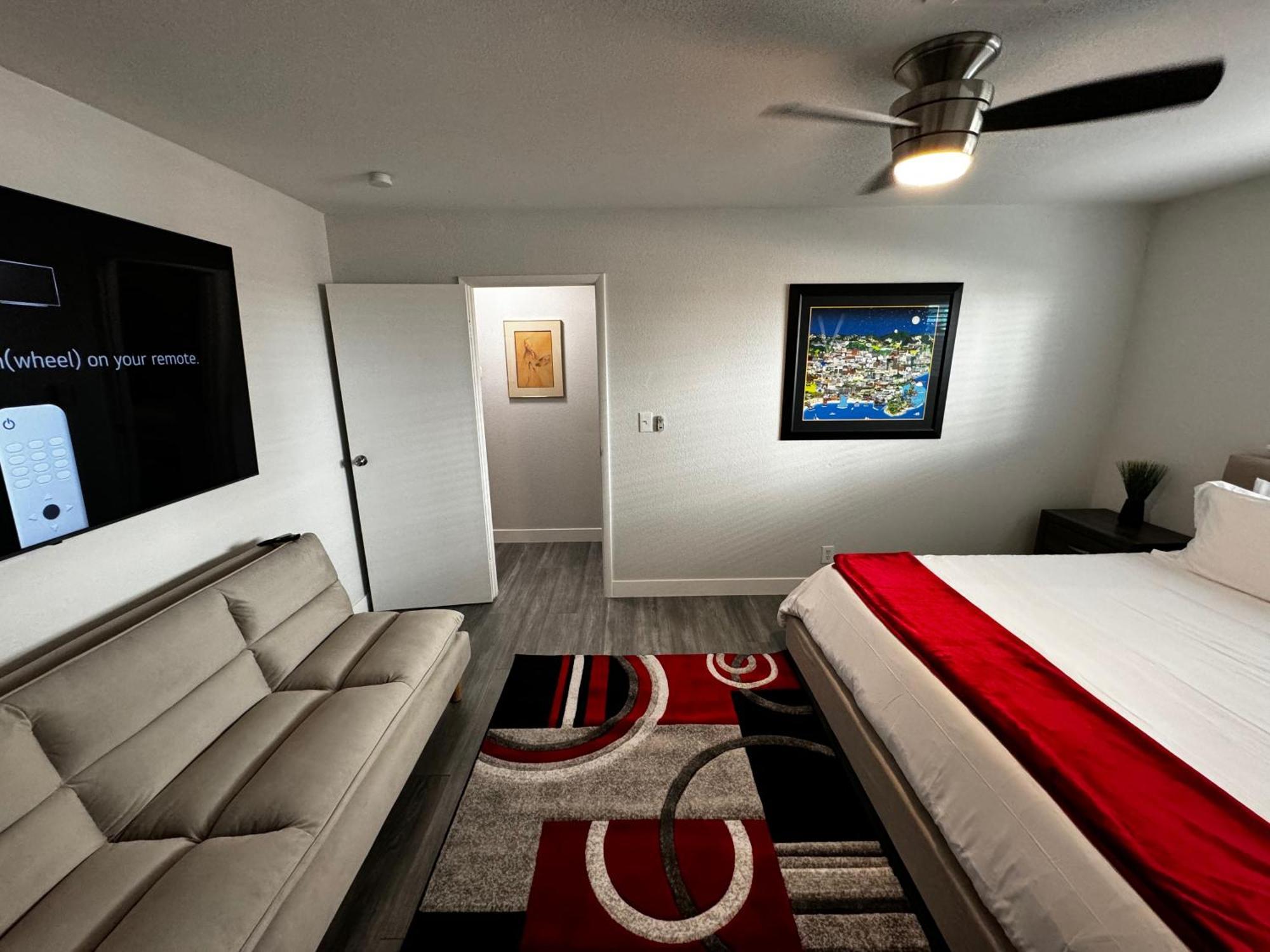 Apartment Downtown Walk Everywhere Turnkey Mid-century Fully Furnished & Renovated! *