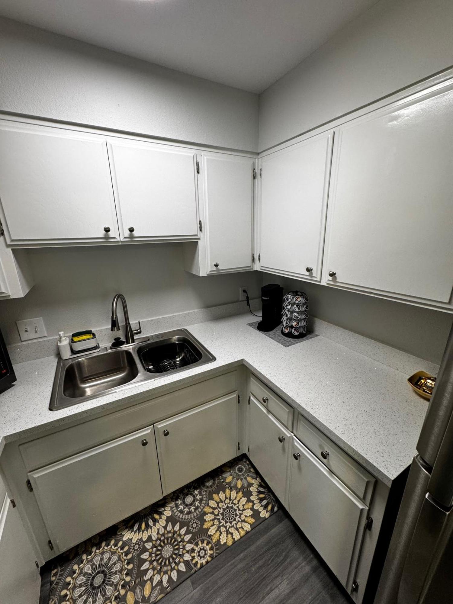 Downtown Walk Everywhere Turnkey Mid-century Fully Furnished & Renovated! Apartment Las Vegas