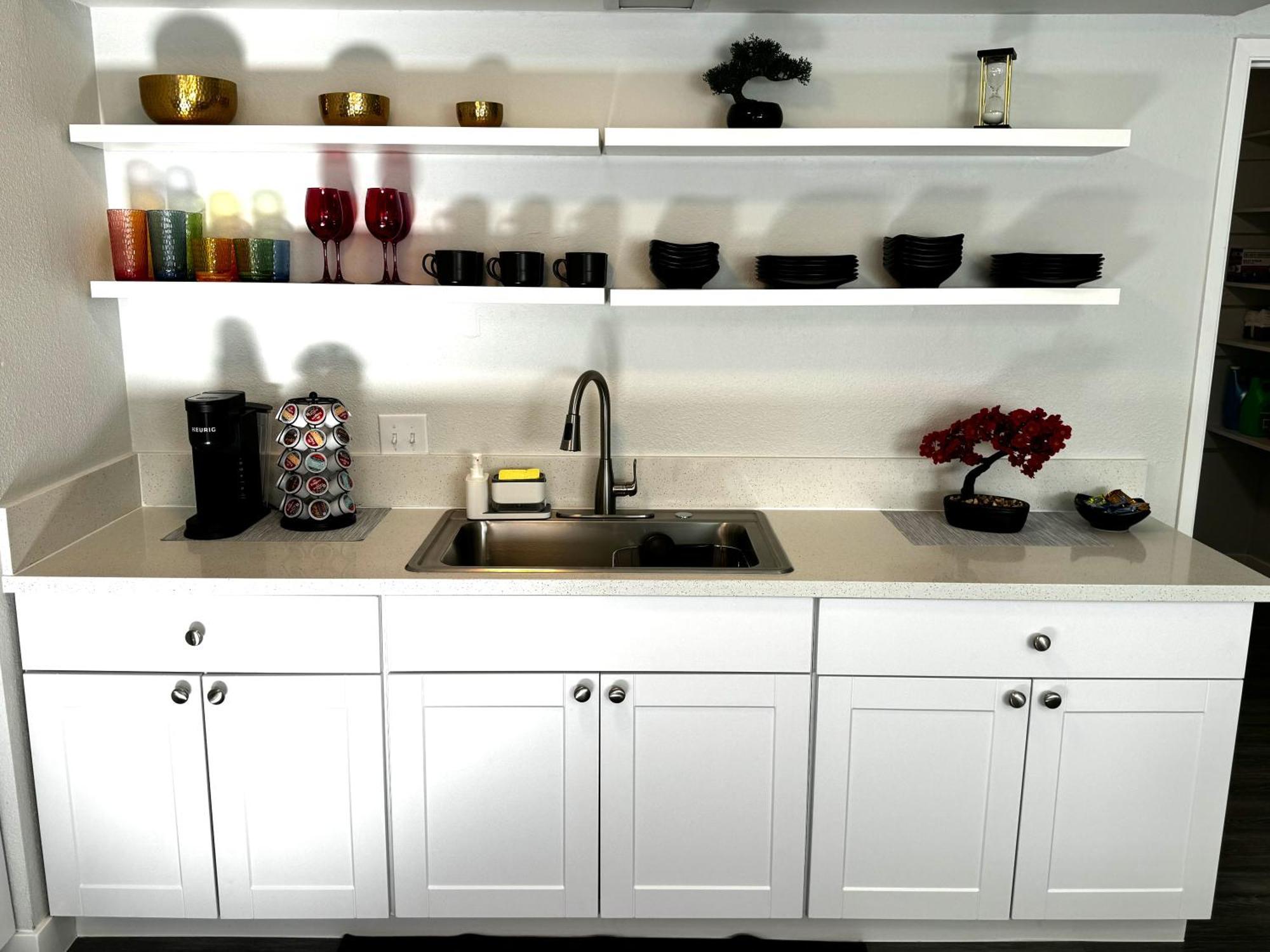 Apartment Downtown Walk Everywhere Turnkey Mid-century Fully Furnished & Renovated! Las Vegas