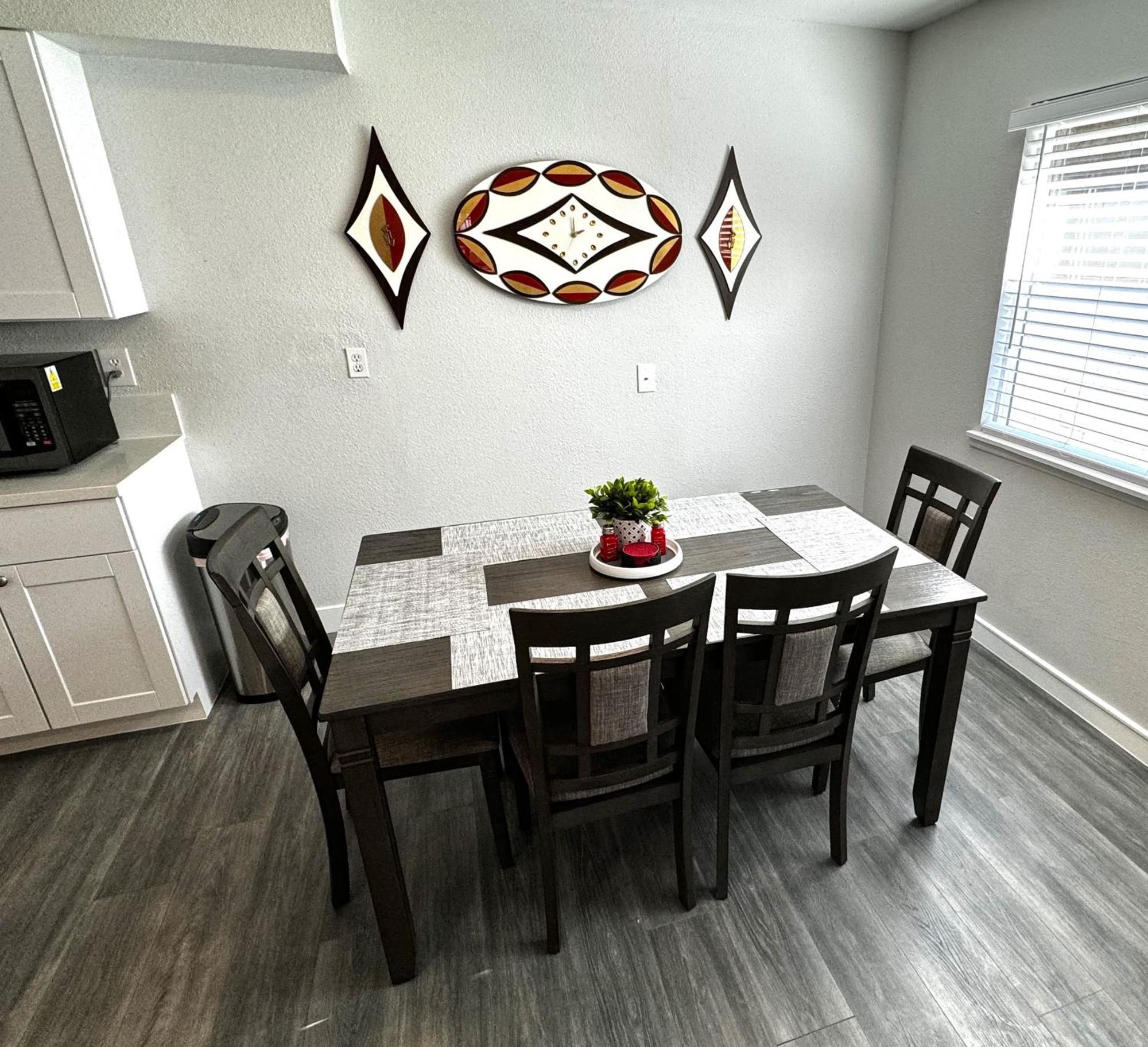 Downtown Walk Everywhere Turnkey Mid-century Fully Furnished & Renovated! Apartment *