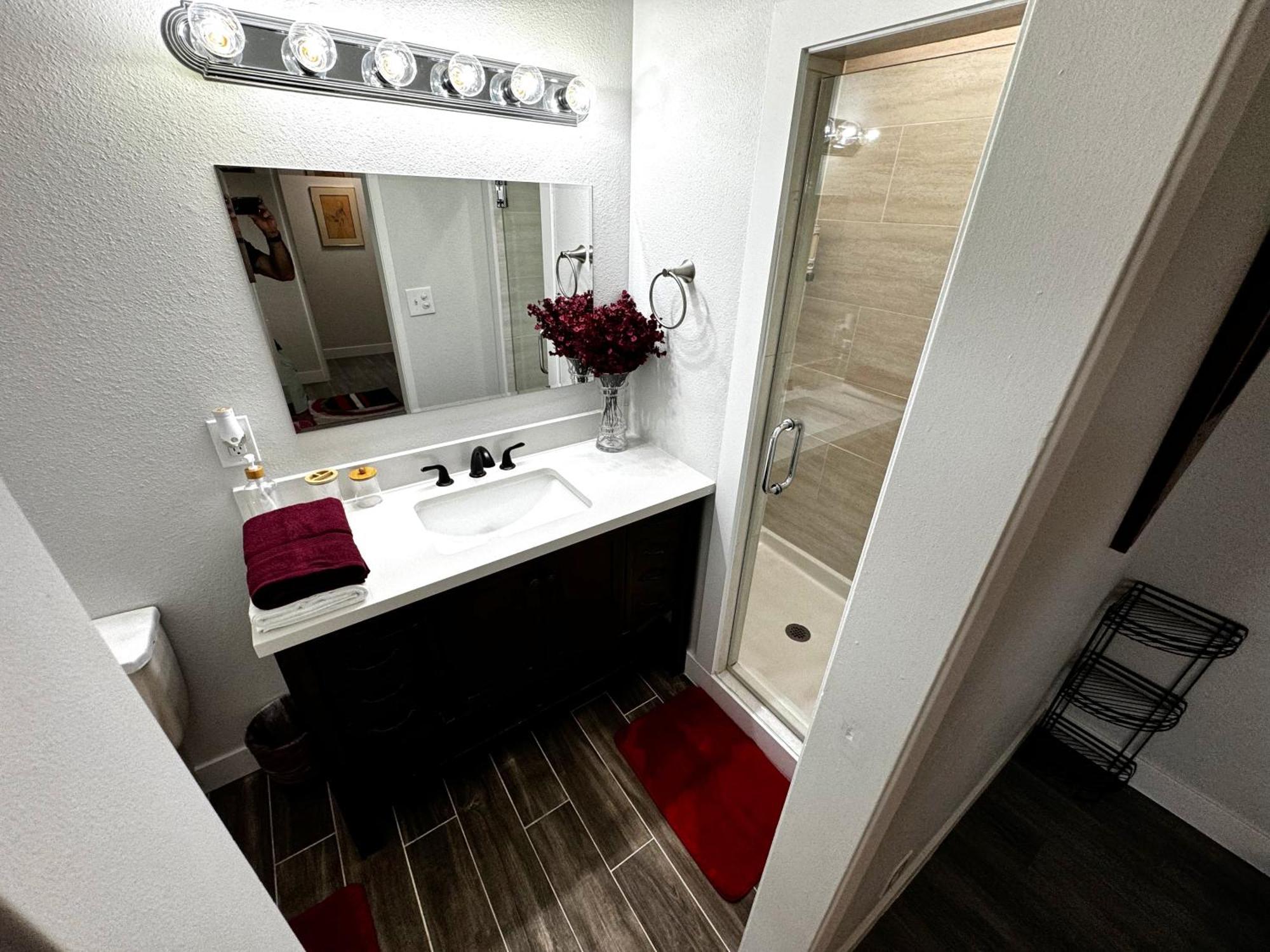 Apartment Downtown Walk Everywhere Turnkey Mid-century Fully Furnished & Renovated! *