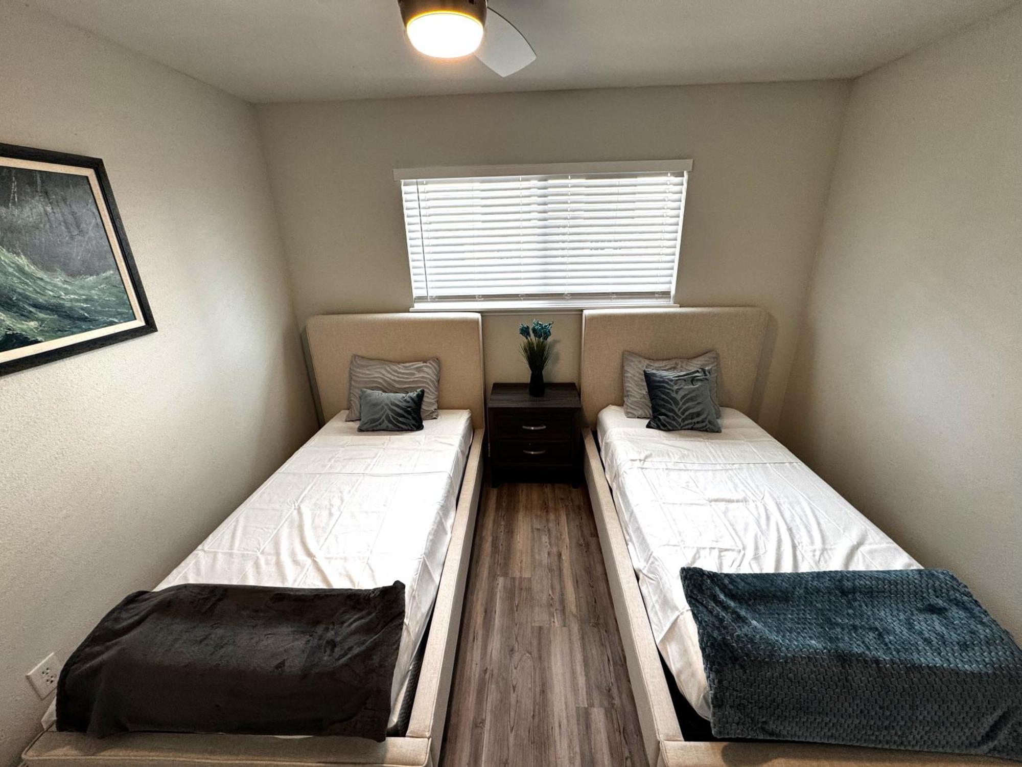 Downtown Walk Everywhere Turnkey Mid-century Fully Furnished & Renovated! * Las Vegas