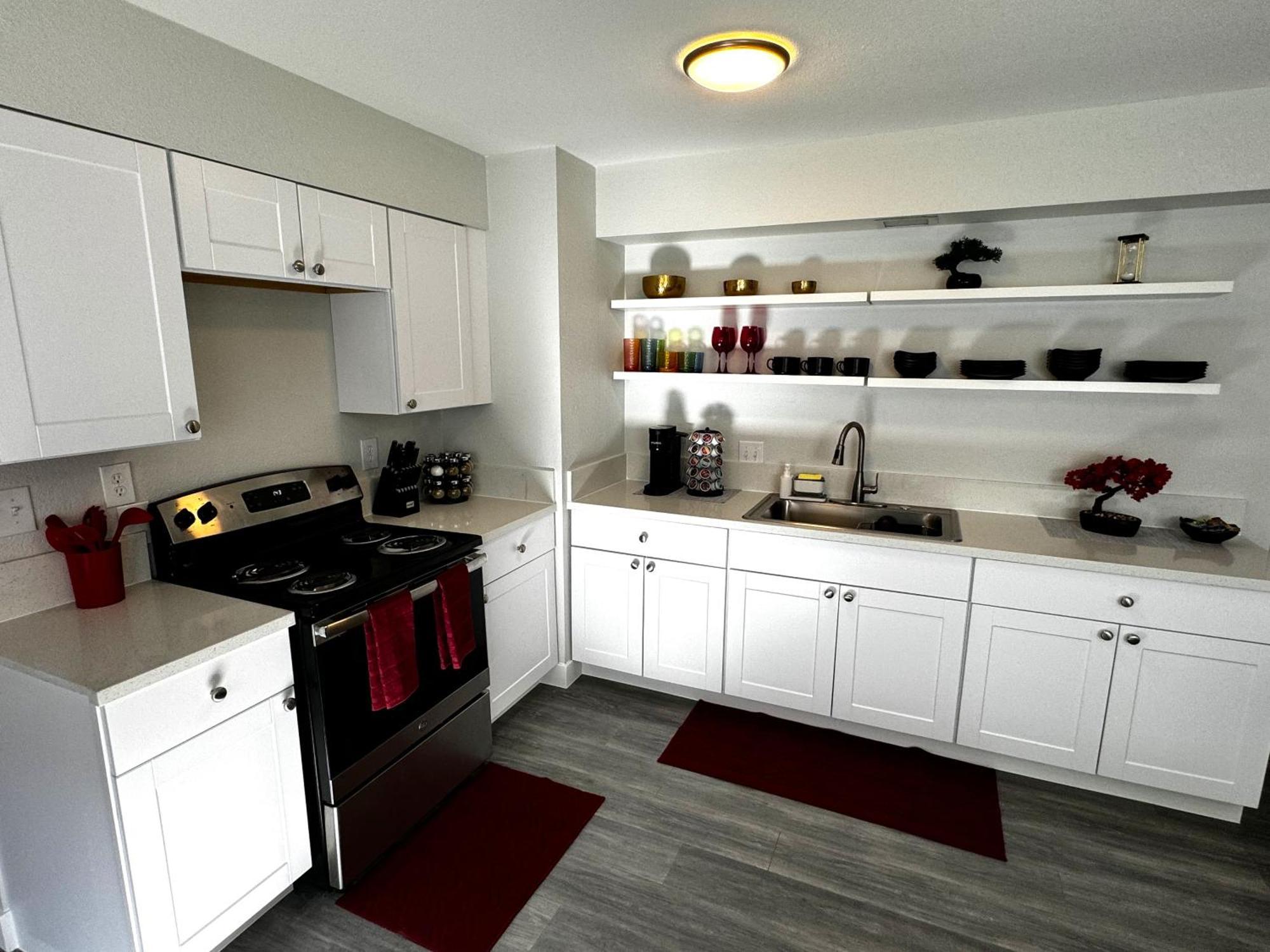 Downtown Walk Everywhere Turnkey Mid-century Fully Furnished & Renovated! Apartment *