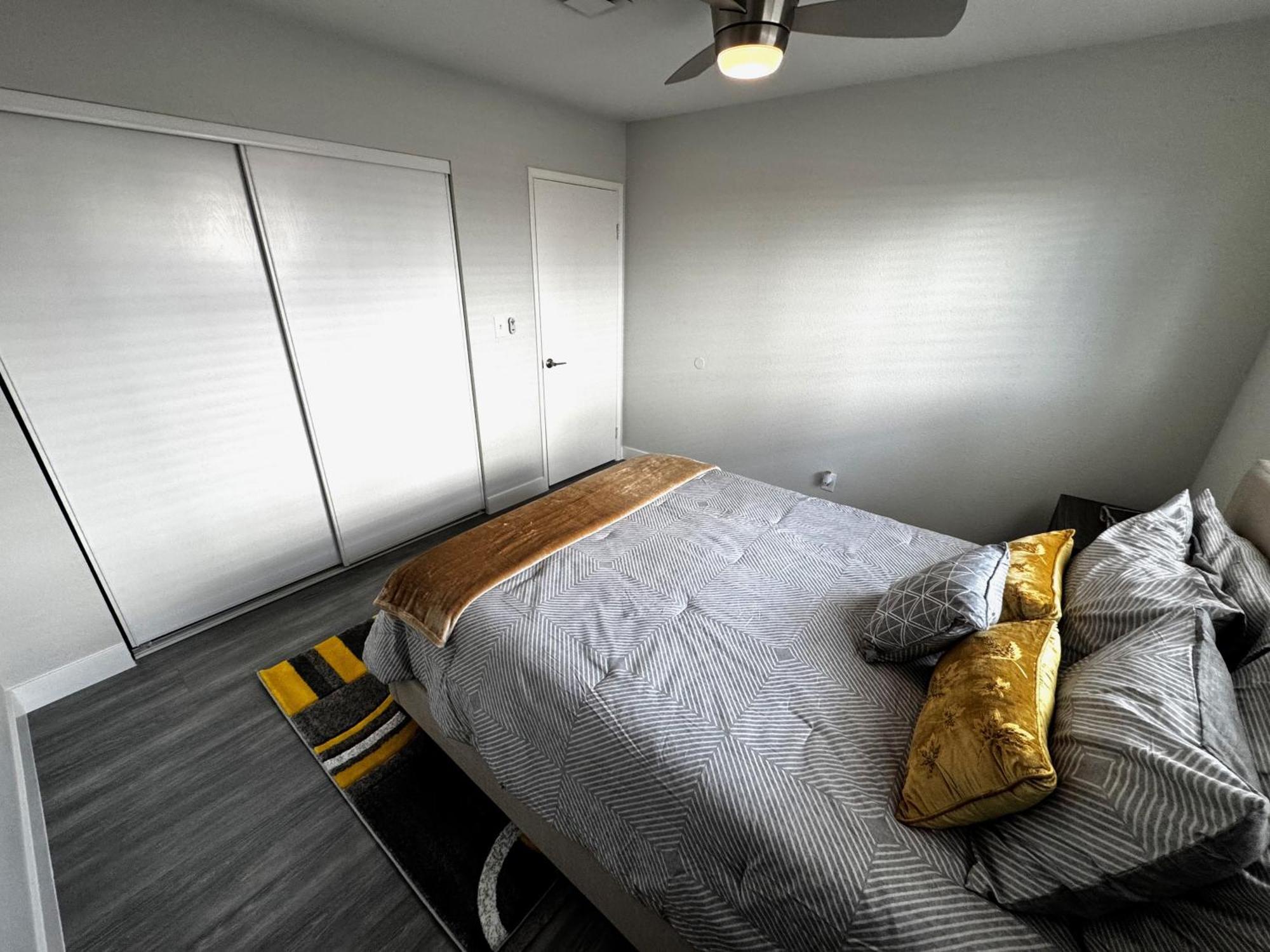 Apartment Downtown Walk Everywhere Turnkey Mid-century Fully Furnished & Renovated! *