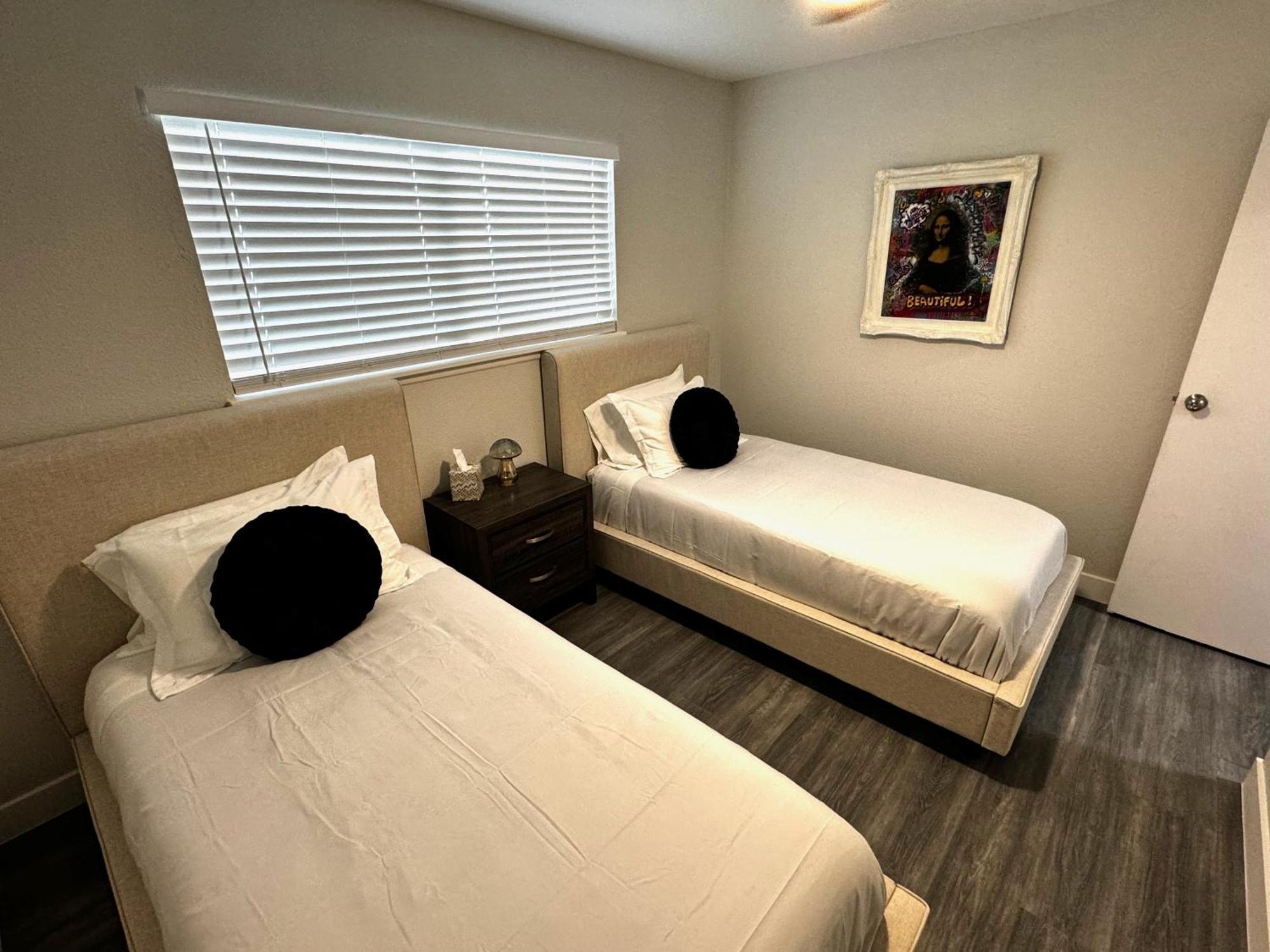 Apartment Downtown Walk Everywhere Turnkey Mid-century Fully Furnished & Renovated! Las Vegas