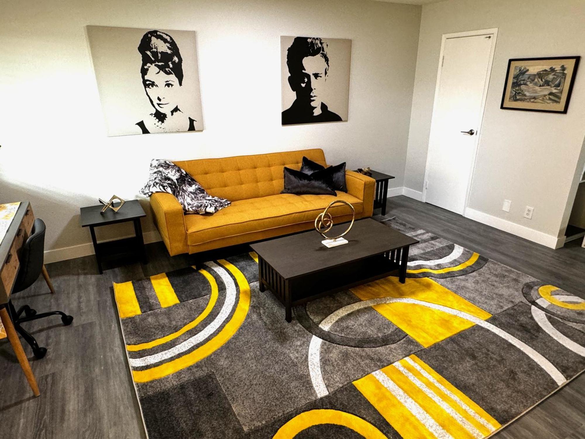 Downtown Walk Everywhere Turnkey Mid-century Fully Furnished & Renovated! Apartment