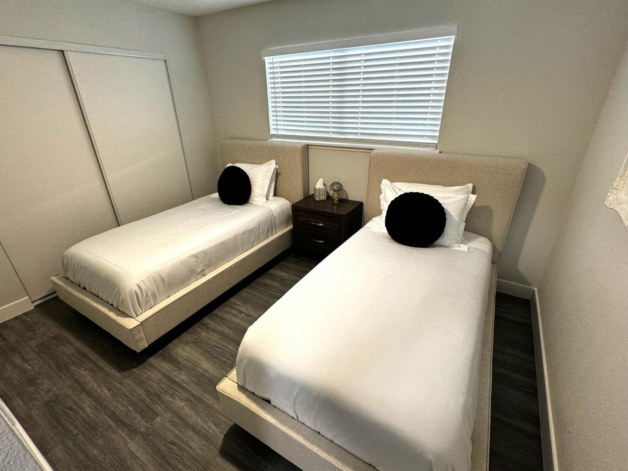 Downtown Walk Everywhere Turnkey Mid-century Fully Furnished & Renovated! * Las Vegas
