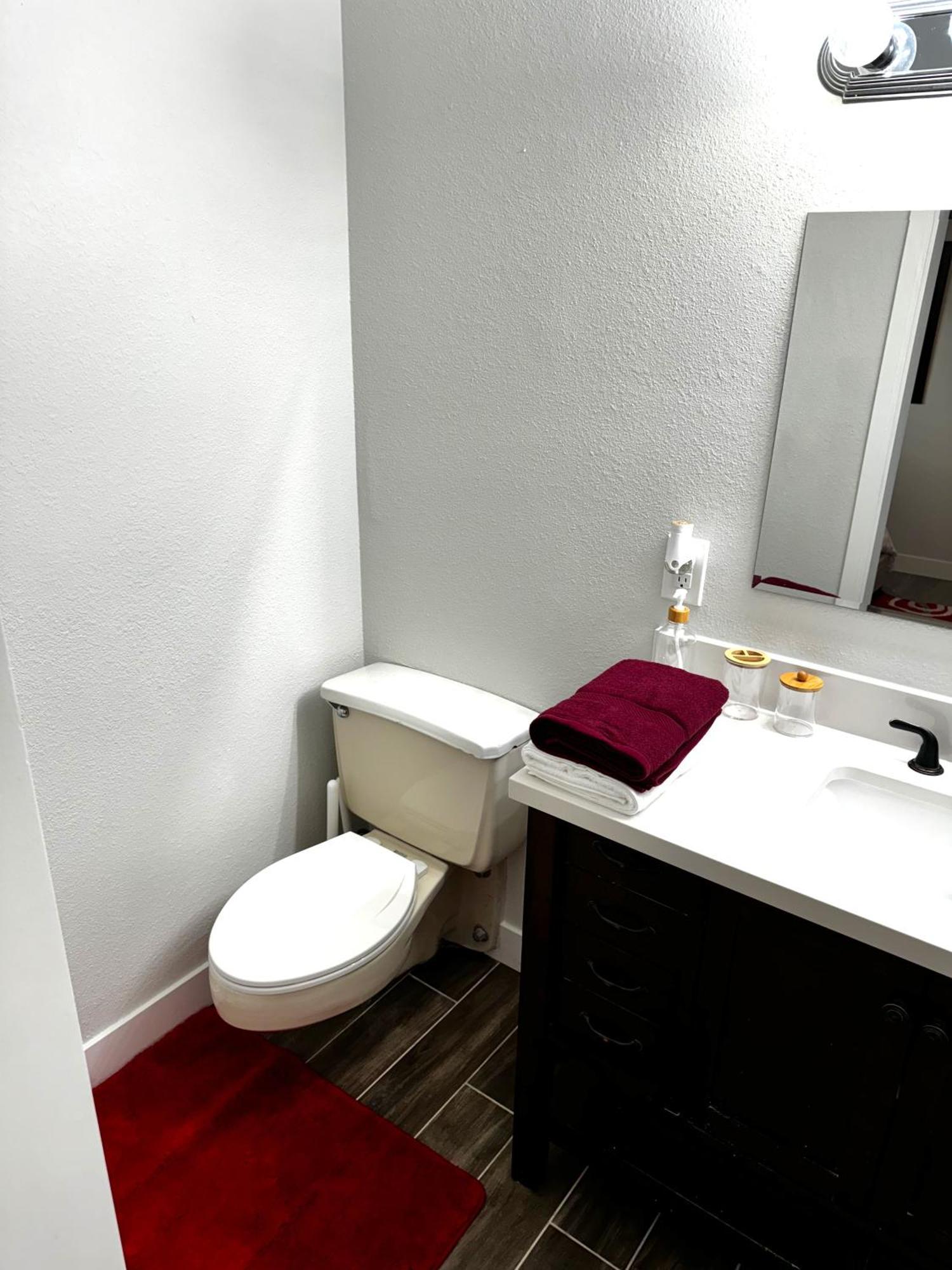 Downtown Walk Everywhere Turnkey Mid-century Fully Furnished & Renovated! Apartment Las Vegas