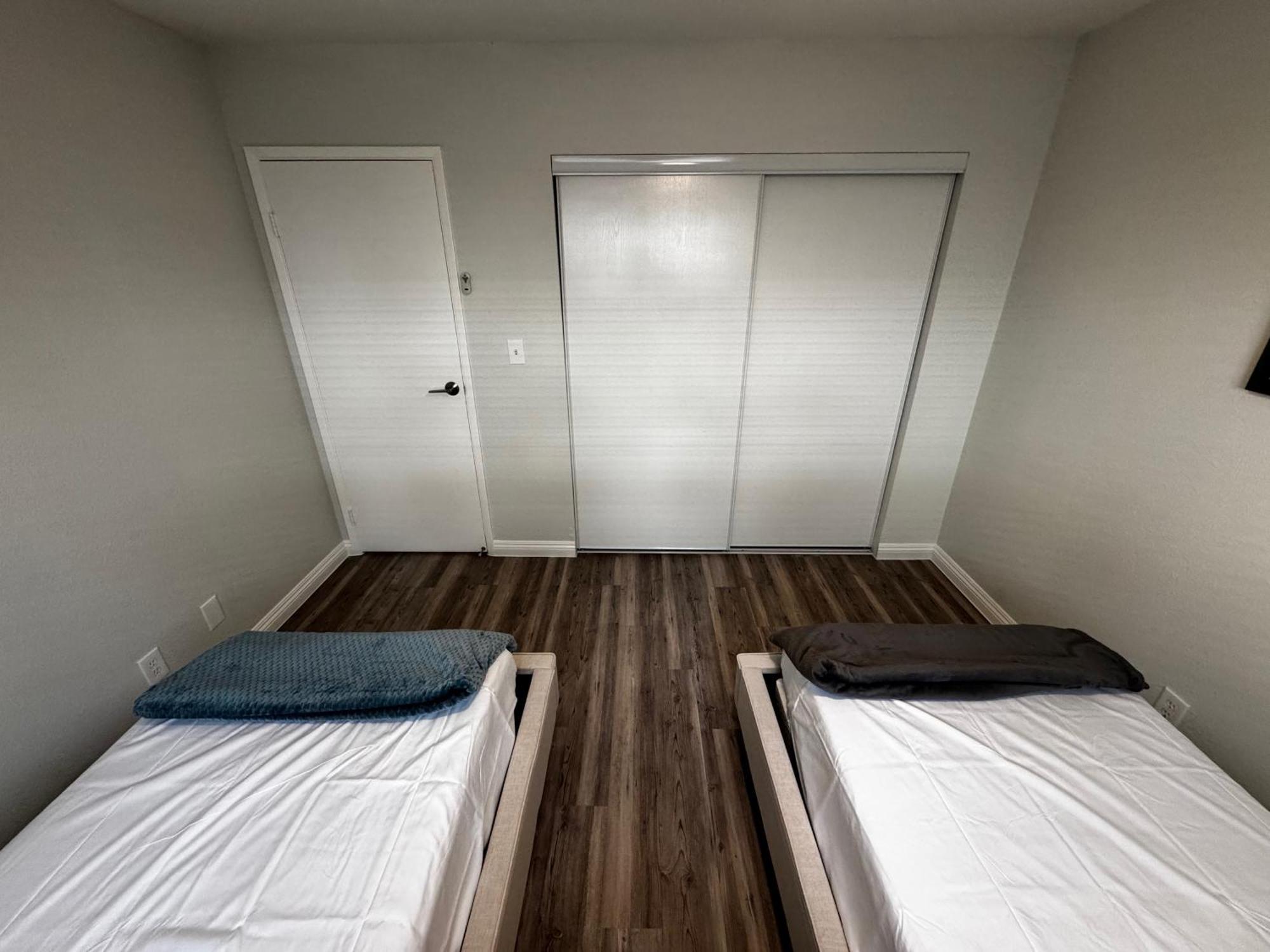Apartment Downtown Walk Everywhere Turnkey Mid-century Fully Furnished & Renovated! *