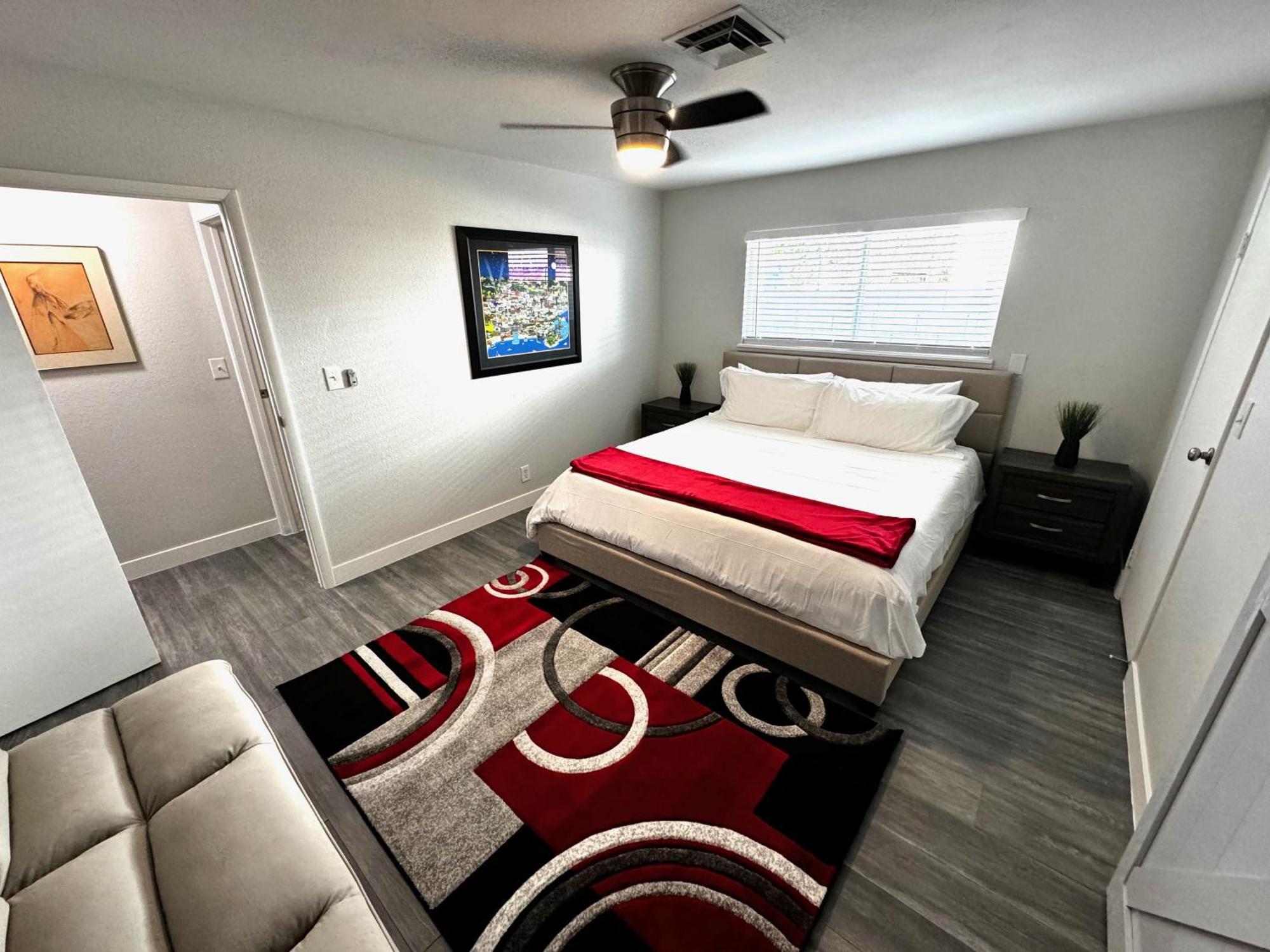 Downtown Walk Everywhere Turnkey Mid-century Fully Furnished & Renovated! Apartment *